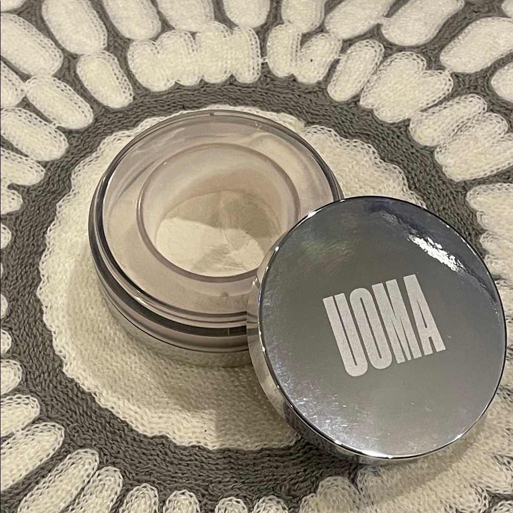 Uoma Beauty Trippin Smooth Powder (Translucent)
